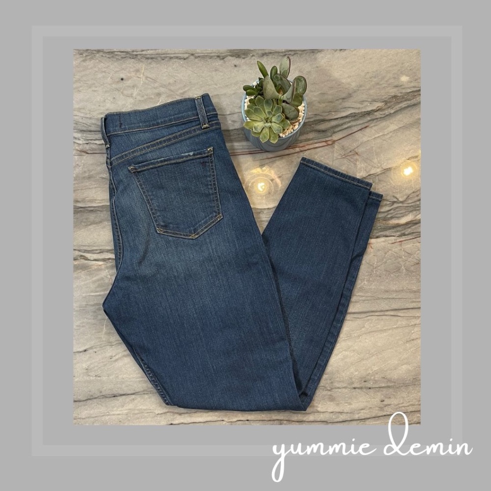 Yummie Straight Leg Jean